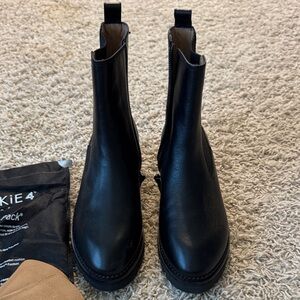 NWOT: FrankiE4 Black Leather Ankle Boots size 8